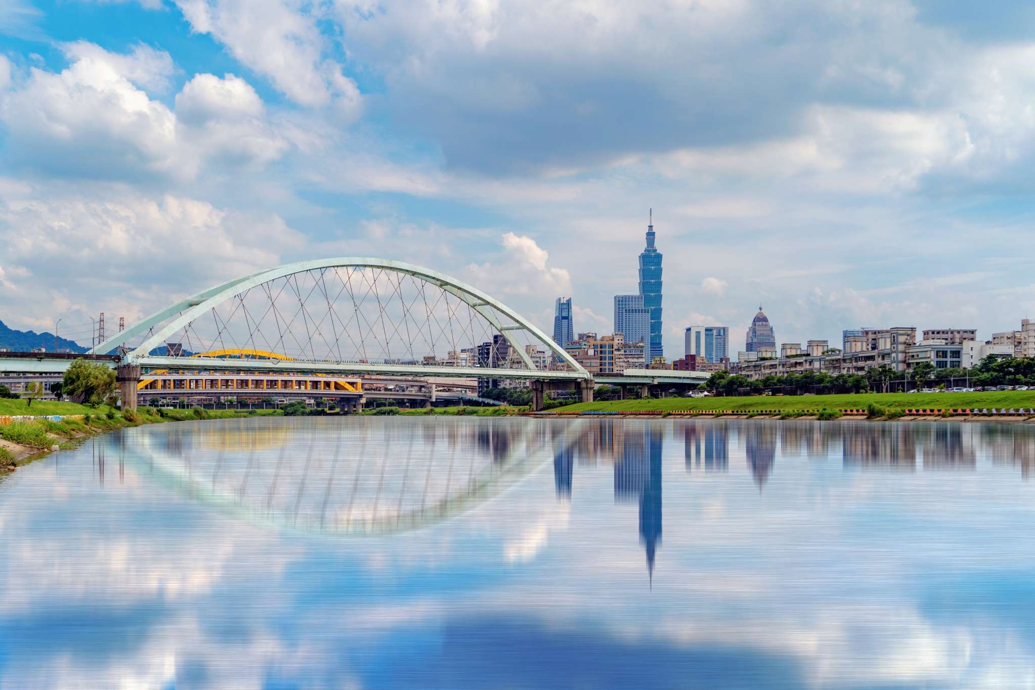 The Ultimate Guide to Shipping from Taichung to Hong Kong