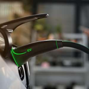 EV Supply Chain Challenges: Efficient Shipping's Role