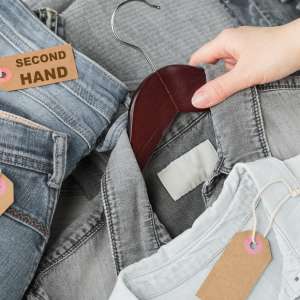 Recommerce Boom: Transforming Shipping & Logistics