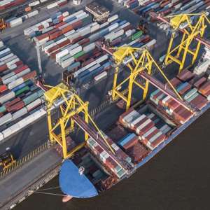 US Trade Policy Shift: Transforming Shipping and Cross-Border Trade