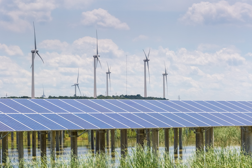 Renewable Energy Surge: Impact on US Power & Logistics